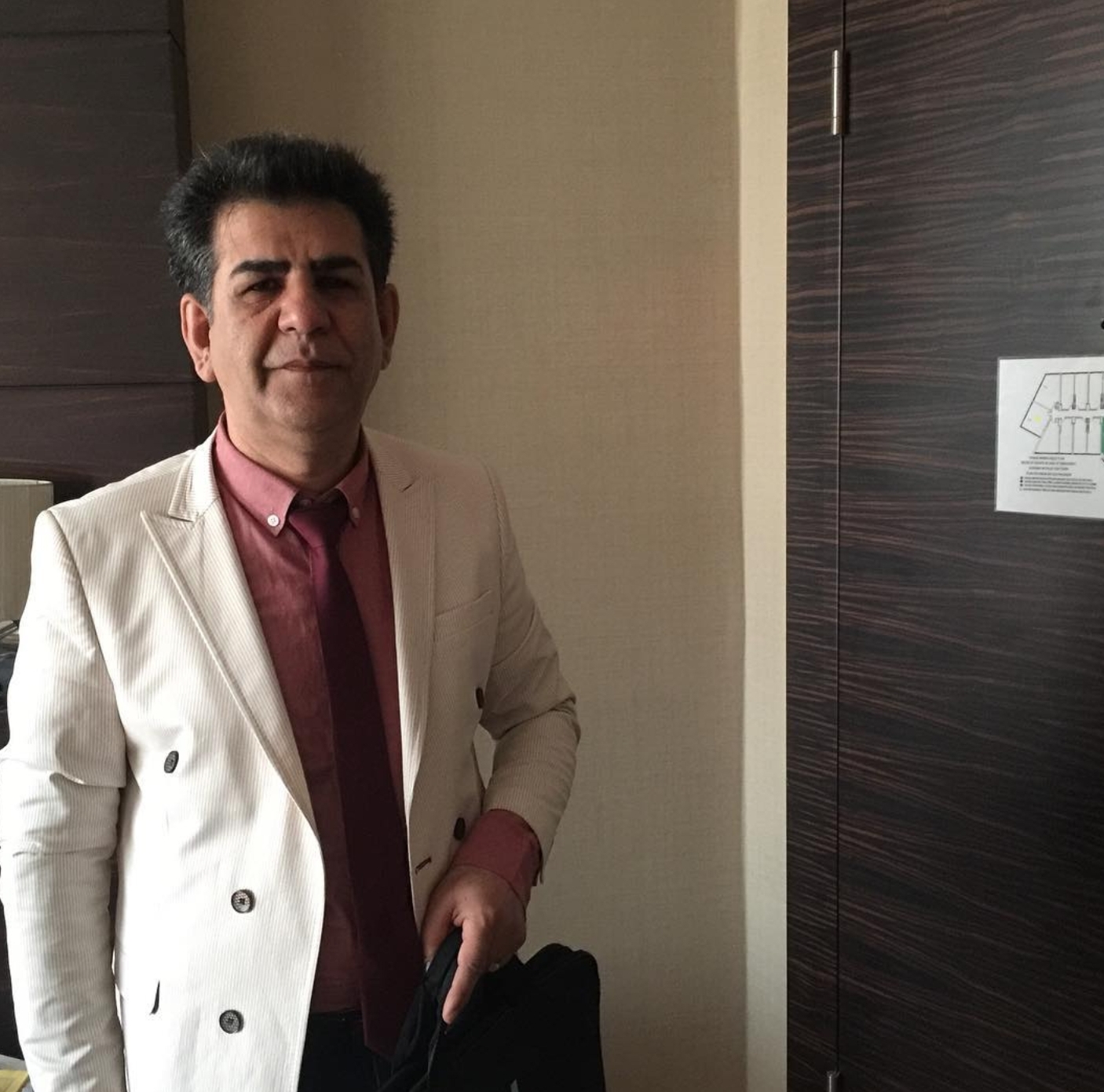 about Urmia Mandegar Implant Clinic